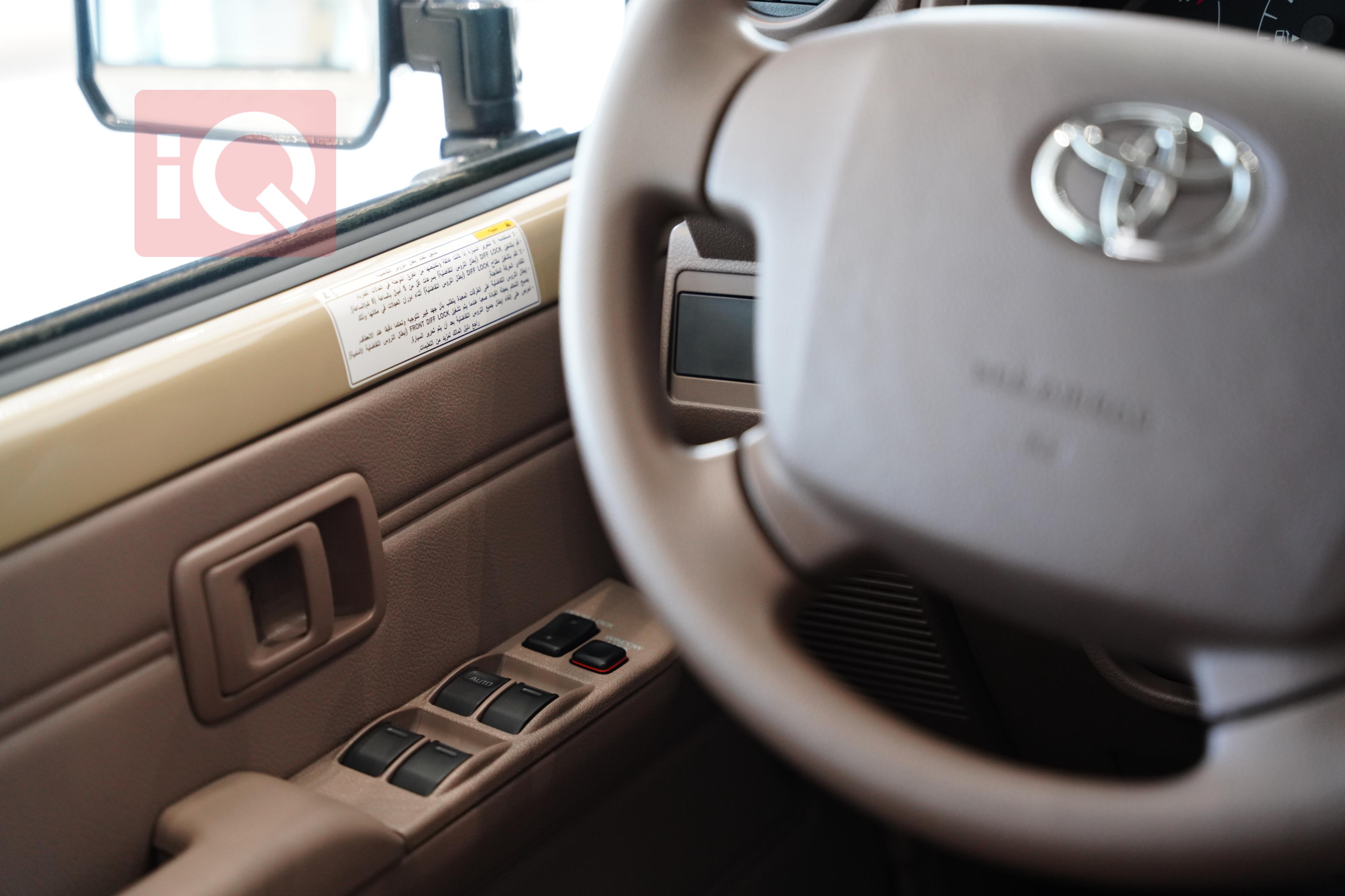 Toyota Land Cruiser 70 Pickup